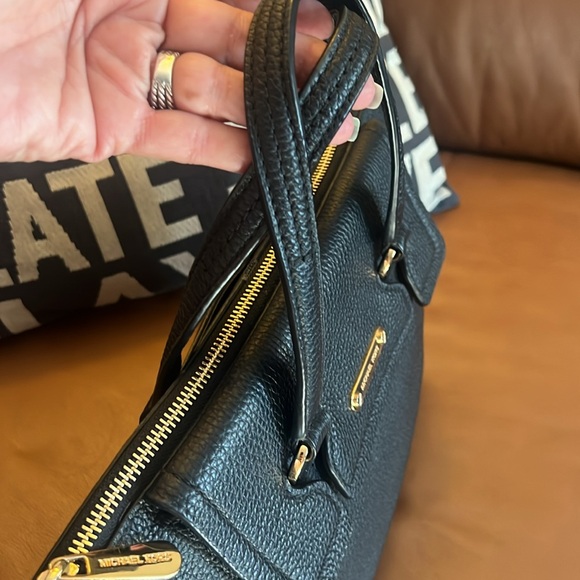 MICHAEL KORS MACKENZIE BLACK PEBBLED LEATHER SATCHEL - Picture 14 of 15